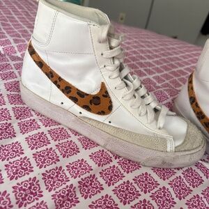 Nike cheetah high top tennis shoes